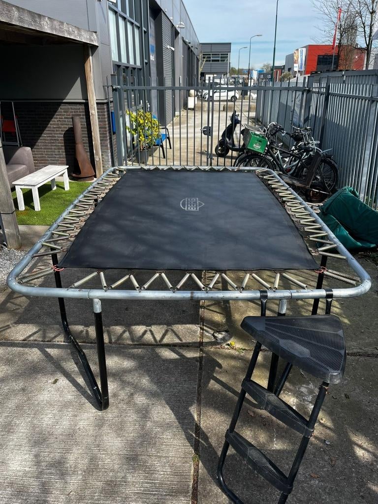 Te koop een Berg Trampoline, Ophalen, Gebruikt