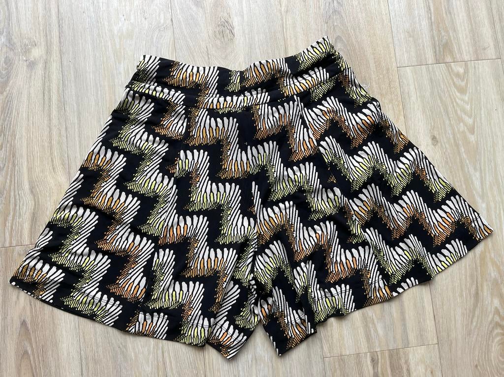 Vanilia Broek/rokje maat 40 met leuke print, Maat 38/40 (M), Zwart, Ophalen of Verzenden, Zo goed als nieuw