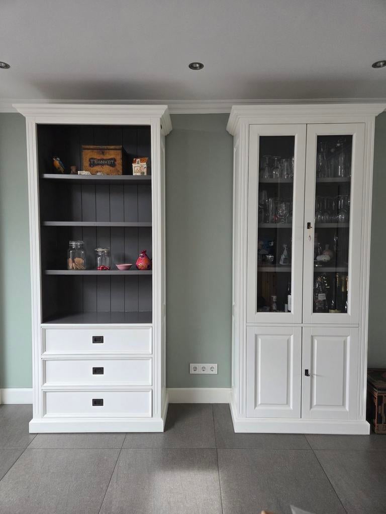 Richmond vitrinekast en boekenkast wit met grijs interieur, Huis en Inrichting, Kasten | Boekenkasten, 200 cm of meer, Zo goed als nieuw