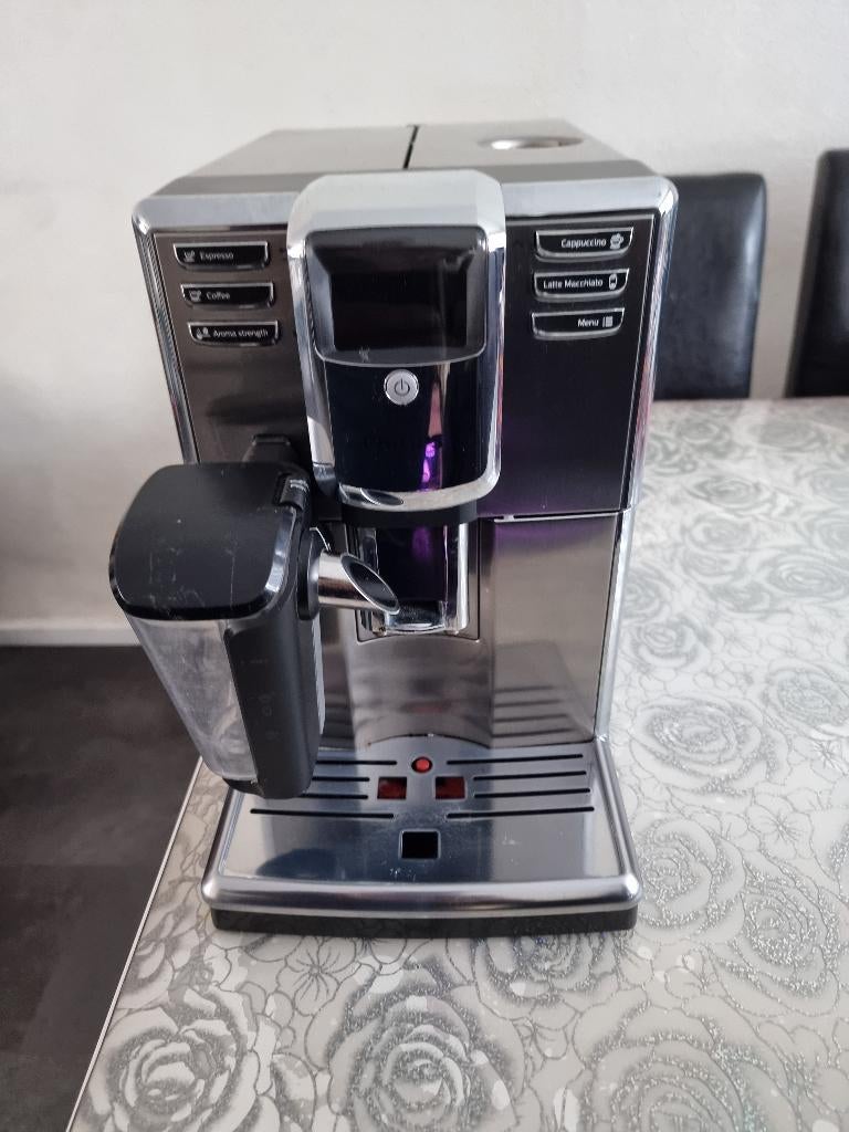 Super philips saeco koffie machine, Witgoed en Apparatuur, Koffiezetapparaten, Ophalen, Gebruikt, 10 kopjes of meer, Koffiemachine