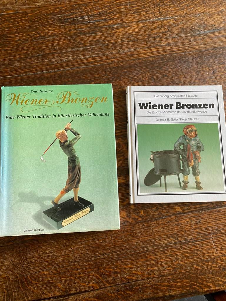 2 boeken over Weens brons, Antiek en Kunst, Ophalen, Brons