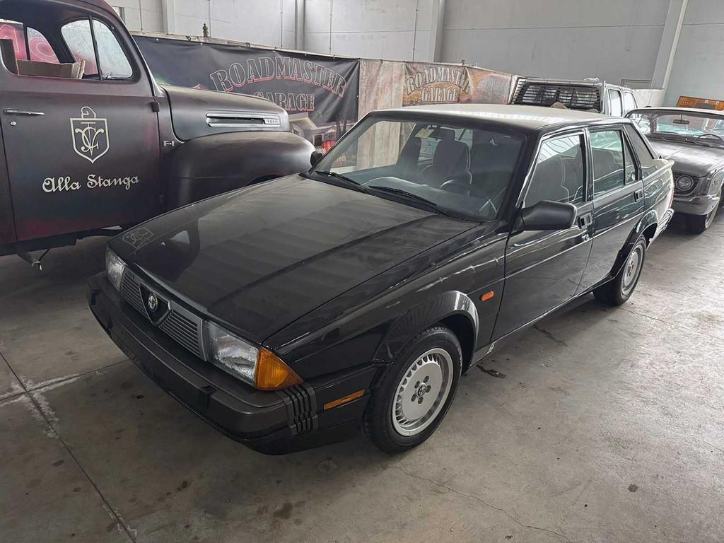 Alfa Romeo - 75 - Turbo America - Oldtimer, Auto's, Overige carrosserieën, Overige brandstoffen, Bedrijf, Handgeschakeld