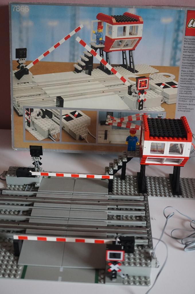 12 volt Lego trein dubbele spoorwegovergang 7866, Kinderen en Baby's, Speelgoed | Duplo en Lego, Gebruikt, Lego, Complete set