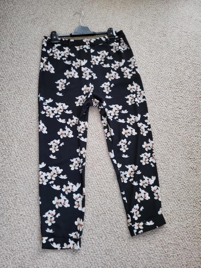 Envii Zwarte Broek met Bloemenprint, Kleding | Dames, Maat 38/40 (M), Verzenden, Envii, Zwart