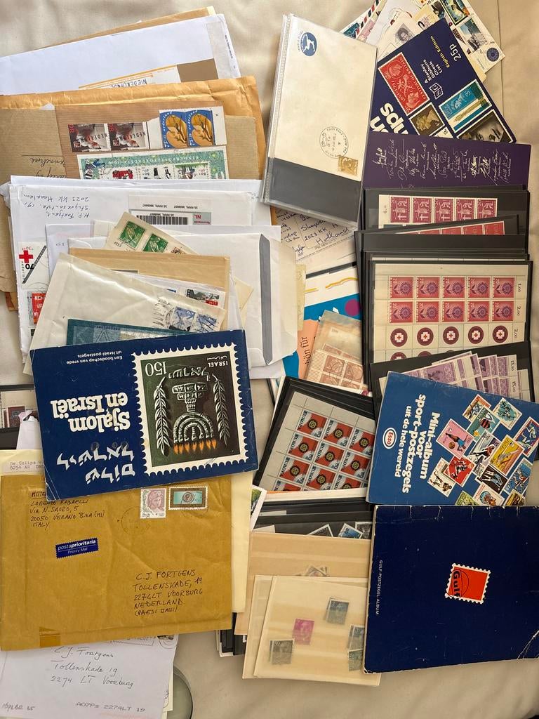 Doos vol diverse postzegels en kleine verzamelingen, Ophalen of Verzenden, Nederland en Buitenland