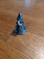 Tinnen Guinevere met kristallen bol, Ophalen