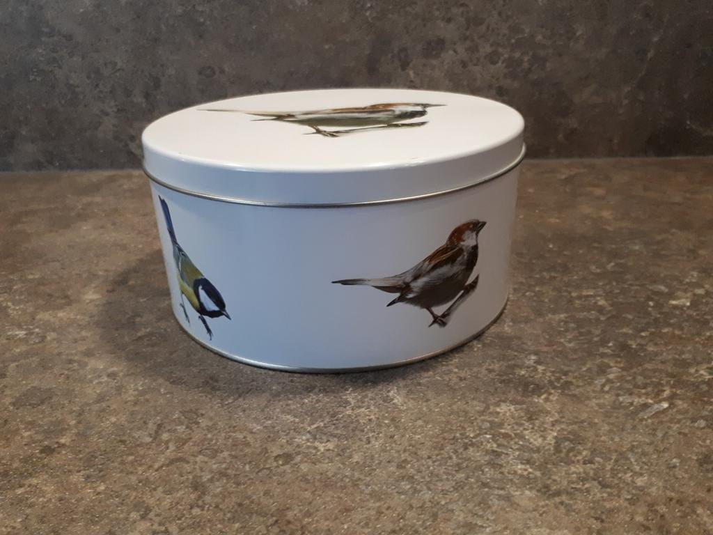 Mooi koekjesblik met vogelafbeeldingen - 17 cm doorsnee, Meerkleurig, Ophalen of Verzenden, Metaal, Landelijk