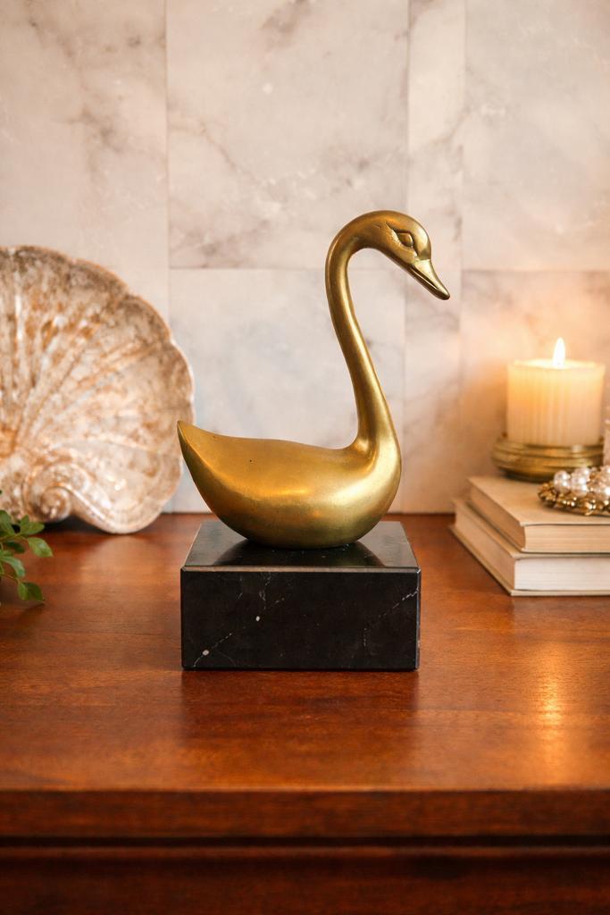 Messing zwaan op marmer voet, Antiek en Kunst, Kunst | Designobjecten, Ophalen of Verzenden
