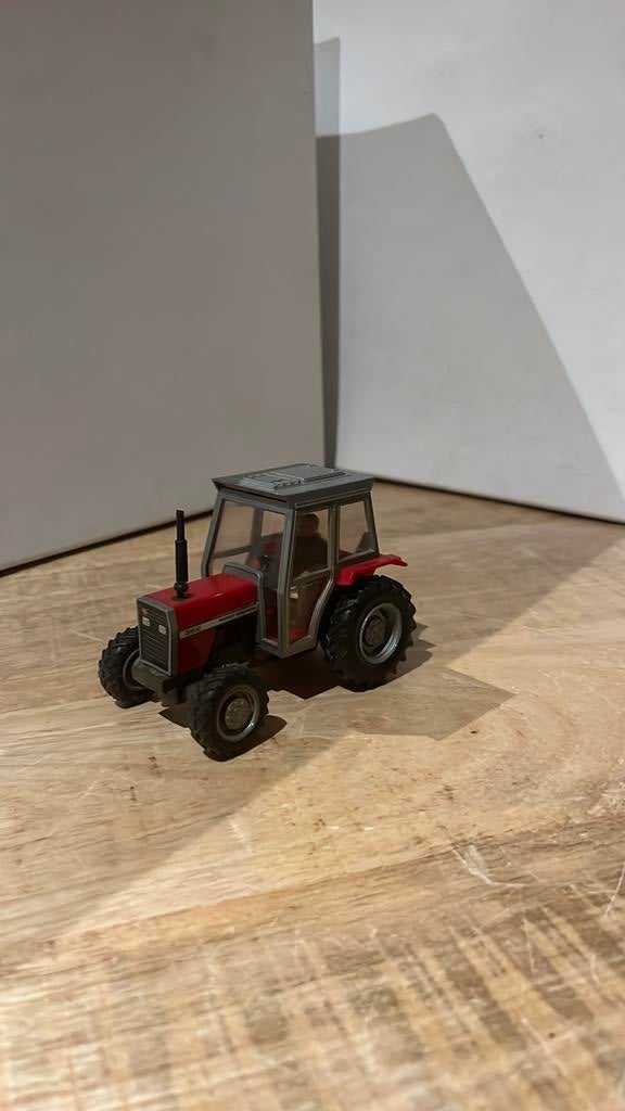 Massey Ferguson, Hobby en Vrije tijd, Modelauto's | 1:32, Ophalen of Verzenden, Zo goed als nieuw, Tractor of Landbouw, Overige merken