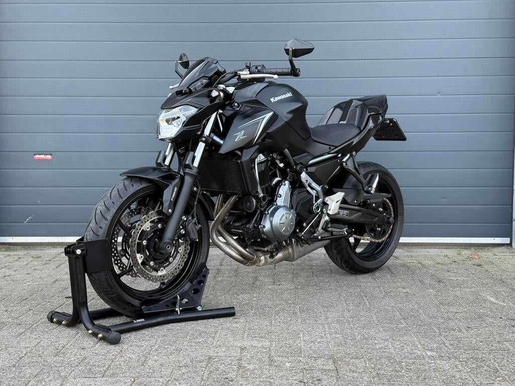 KAWASAKI Z650 ABS 35Kw/A2 *ZO GOED ALS NIEUW*, Brabant, 2 cilinders, Occasion, 649 cc