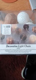 Lichtssnoer met 16 katoenen bolletjes - Nieuw in verpakking, Ophalen, Nieuw, Decoratief, Sfeervol