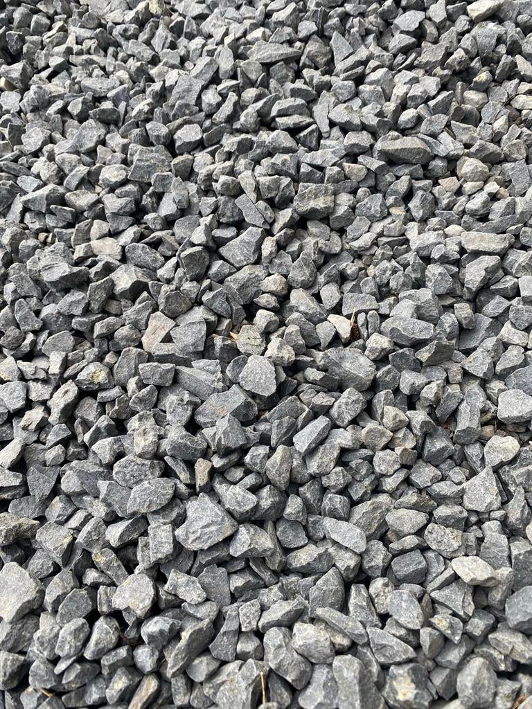 Gratis grind voor tuin en oprit, Ophalen, Gebruikt, Split, Basalt