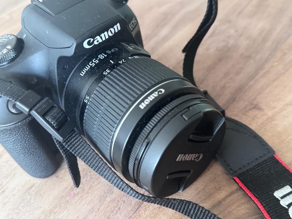 Canon EOS 2000D + 18-55 mm lens, Ophalen, Spiegelreflex, Canon, Zo goed als nieuw