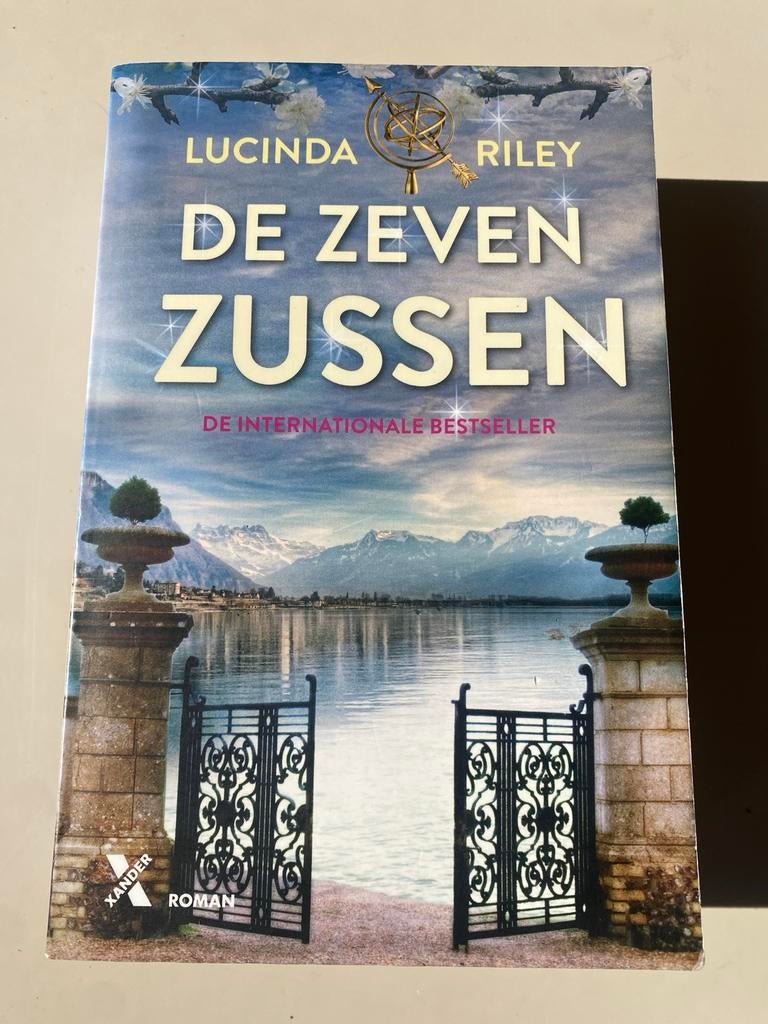 De Zeven Zussen - Lucinda Riley (Internationale Bestseller), Ophalen of Verzenden, Gelezen, Europa overig