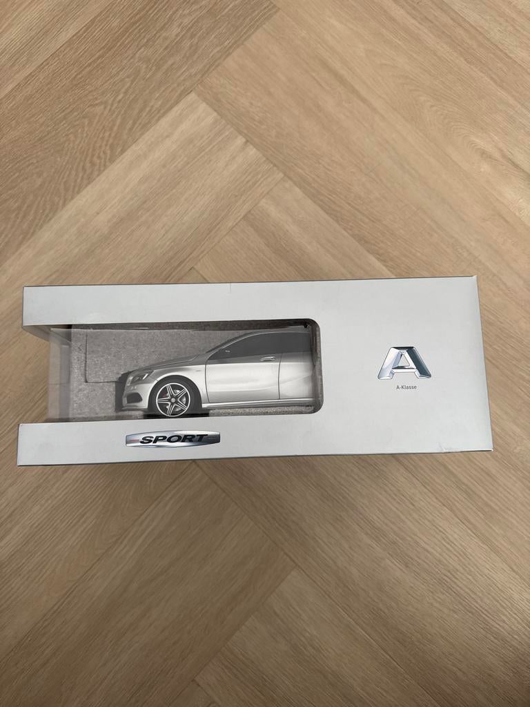 Schaalmodel Mercedes A-Klasse - Zilver (Norev), Hobby en Vrije tijd, Modelauto's | 1:18, Ophalen of Verzenden, Nieuw, Auto, Norev