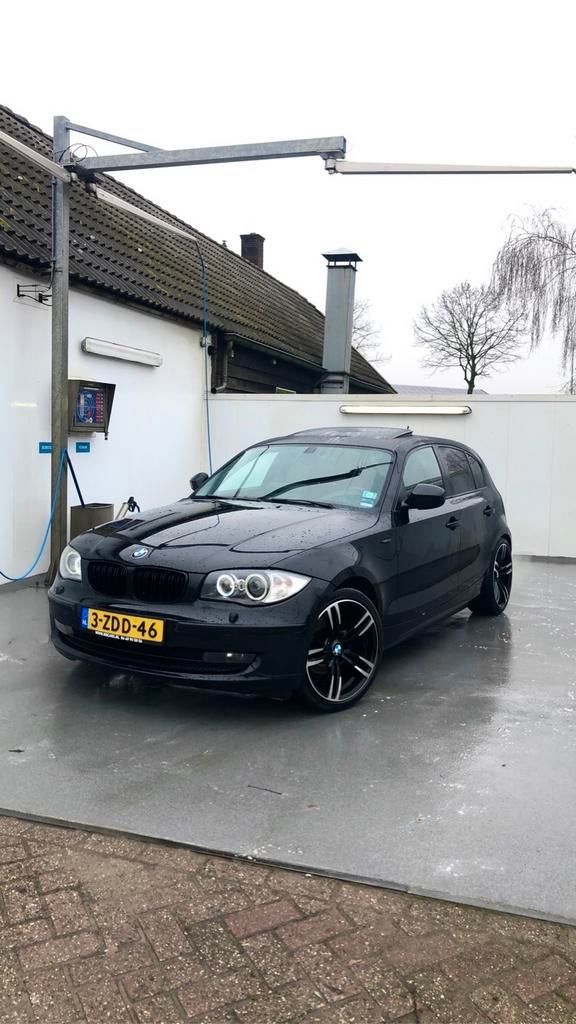 BMW 1-Serie 2.0 118I 5DR 2009 Zwart, Auto's, 1-Serie, 1995 cc, Zwart, 1200 kg