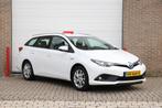 Toyota Auris 1.8 Hybrid Touring 2016 | Dealer Onderhouden, Wit, Origineel Nederlands, 1798 cc, Volledig hybride