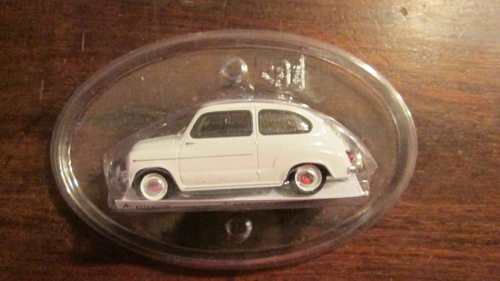 Fiat 600D met uitstalplaatje Solido 1:43, Ophalen of Verzenden, Nieuw, Auto, Solido