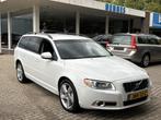 Volvo V70 3.2 238pk Momentum Leder Xenon BTW voordeel €100, Auto's, Volvo, 238 pk, Zwart, Wit, Navigatiesysteem