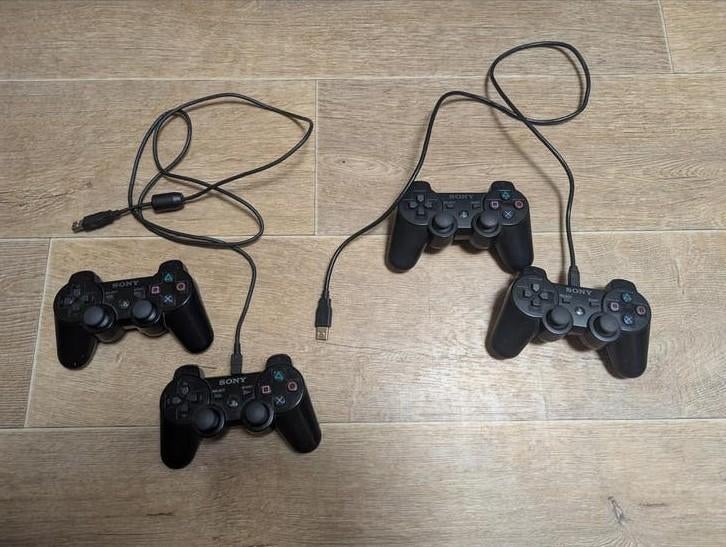4 PlayStation 3 controllers (waarvan 3 goed werkend), Gebruikt, PlayStation 3, Ophalen of Verzenden, Controller