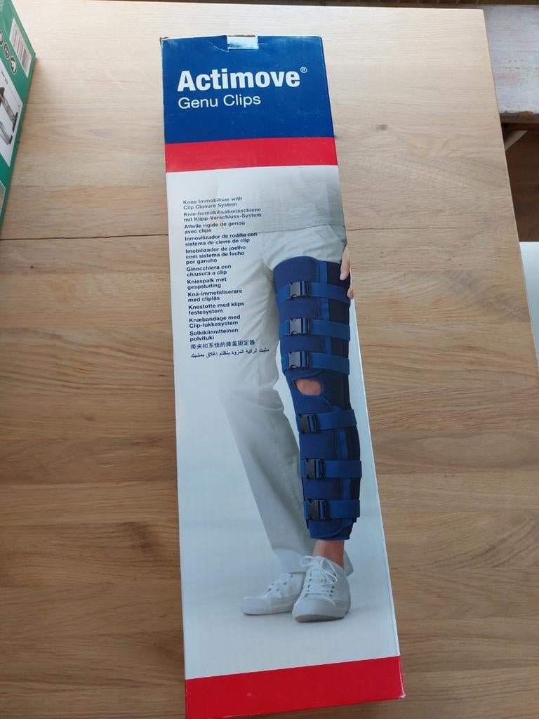 Knie brace.  S/M. Actimove. Genu Clips. Been stabilisator., Ophalen of Verzenden