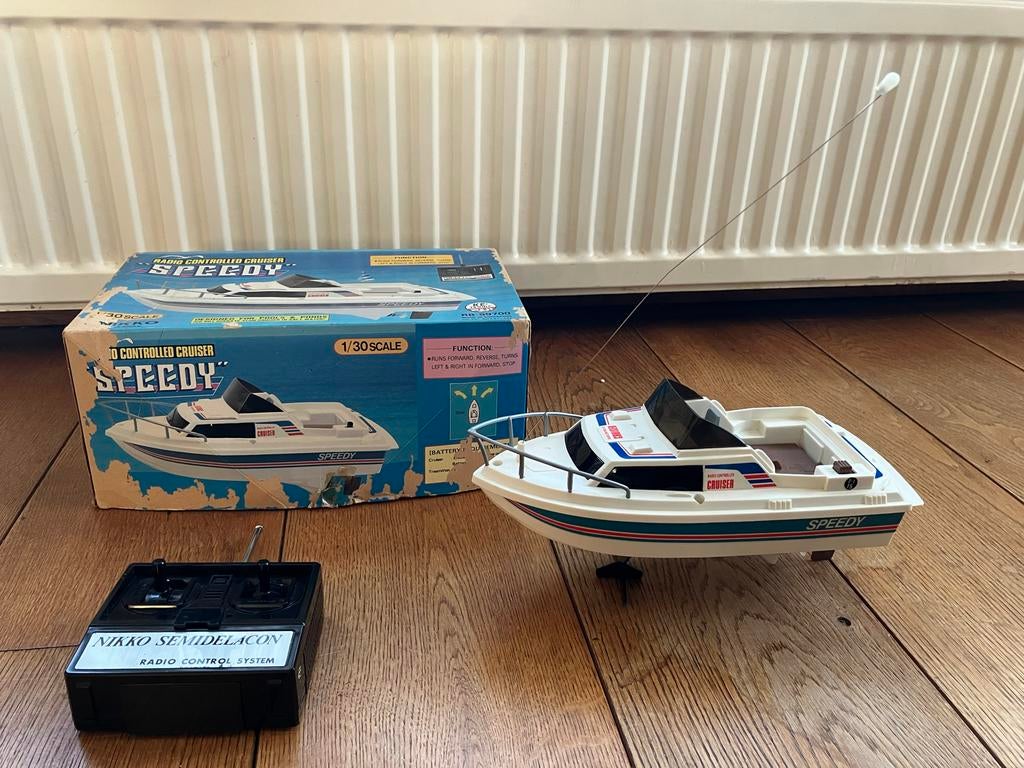 Nikko Speedy RC Cruiser vintage speedboat, Hobby en Vrije tijd, Modelbouw | Radiografisch | Overige, Zo goed als nieuw, Ophalen of Verzenden