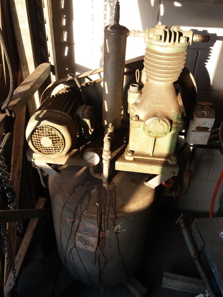 compressor (staand 400volt 100 liter), Ophalen, Gebruikt, 200 tot 400 liter/min, 6 tot 10 bar