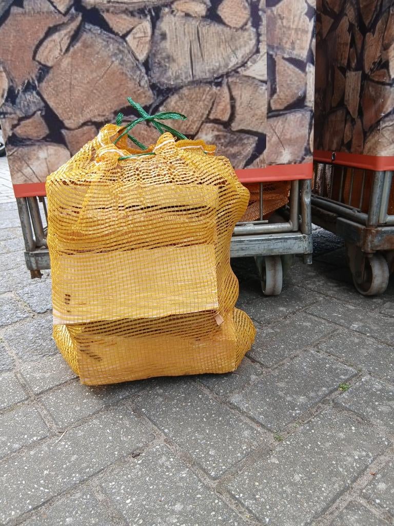 Mooi droog brandhout in netten, Tuin en Terras, Haardhout, Minder dan 3 m³, Ophalen, Overige houtsoorten, Blokken