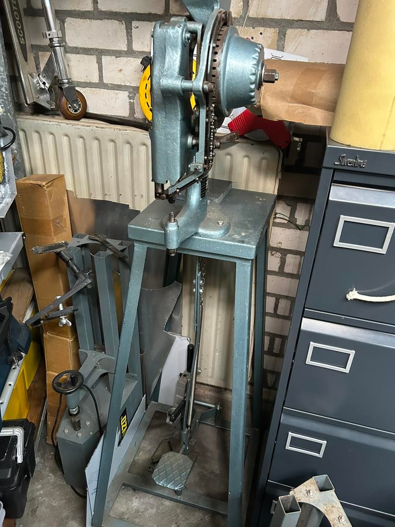 Holnieten pers, Ophalen, Zo goed als nieuw