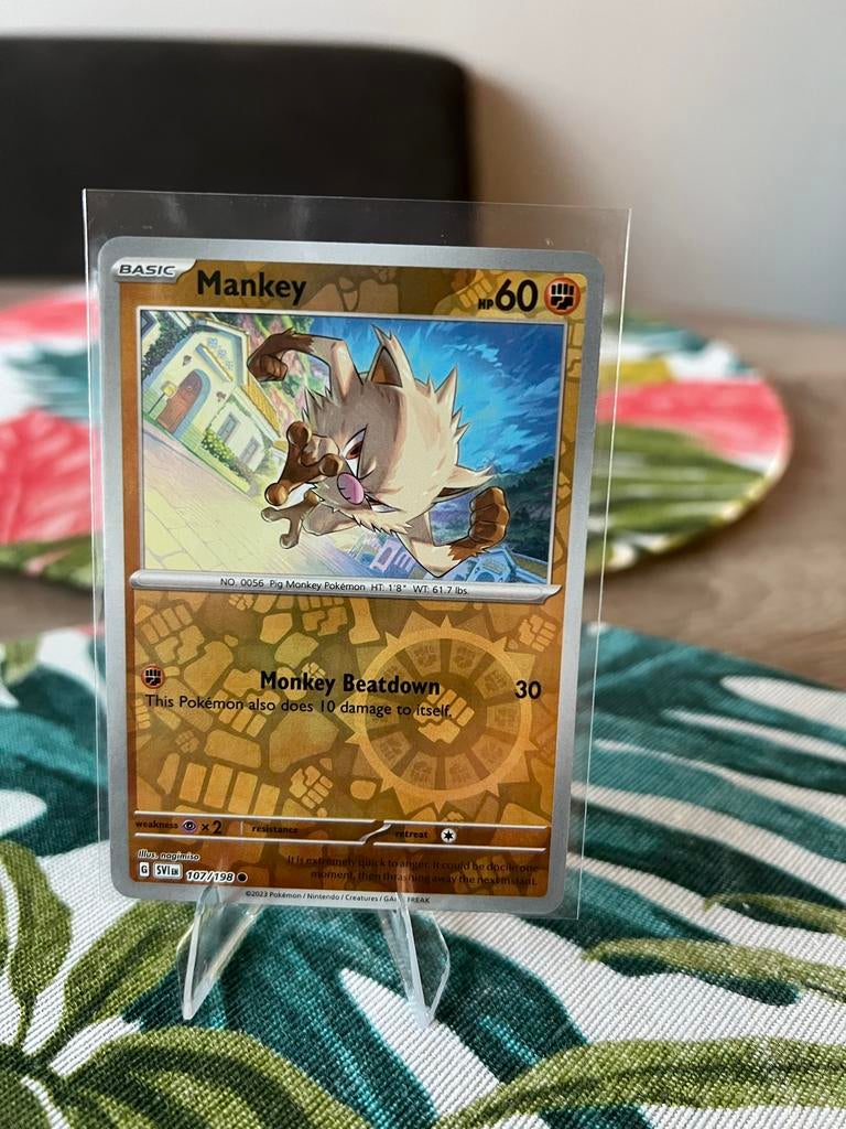 Pokémon Kaart Mankey 107/198 SV1EN - Reverse Holo, Ophalen of Verzenden, Zo goed als nieuw, Losse kaart