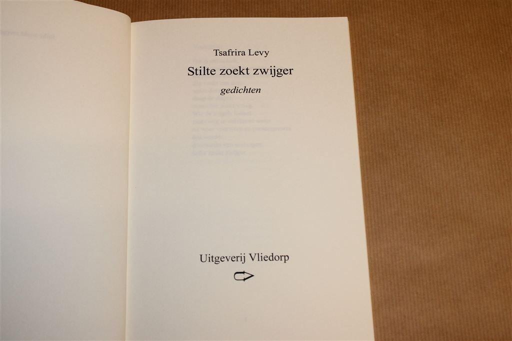 Tsafrira Levy — Stilte zoekt zwijger — Gedichten — Nieuwstaa, Ophalen of Verzenden, Zo goed als nieuw