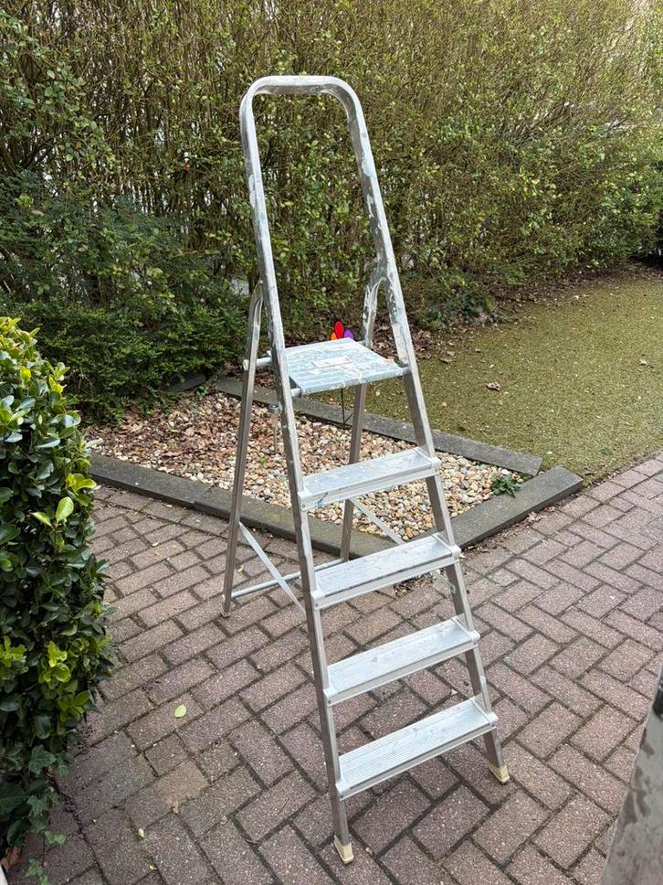 Huishoudtrap 5 treden. Vaste prijs, Doe-het-zelf en Verbouw, Ladders en Trappen, Gebruikt, Minder dan 2 meter, Ophalen