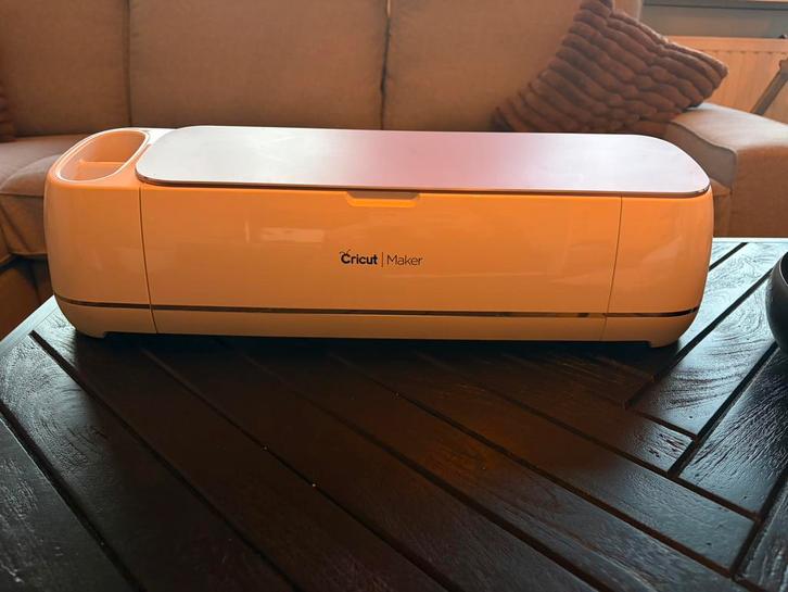 Cricut Maker 3 - Incl. Papiersnijder, Hobby en Vrije tijd, Knutselen, Zo goed als nieuw, Ophalen of Verzenden