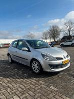 Renault Clio 1.6 16V 82KW 3-DRS 2006 Grijs, Voorwielaandrijving, 4 cilinders, 49 €/maand, Origineel Nederlands