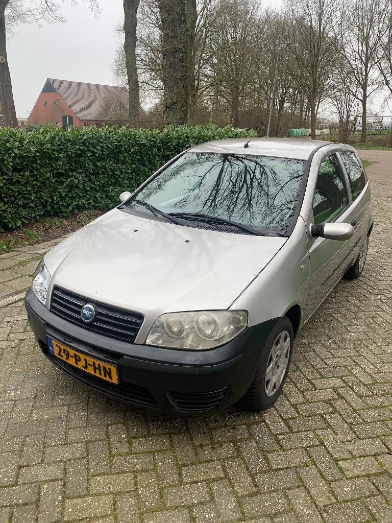 Fiat Punto 1.4 16V 3DR 2004 Grijs, Voorwielaandrijving, 40 €/maand, 400 kg, Origineel Nederlands