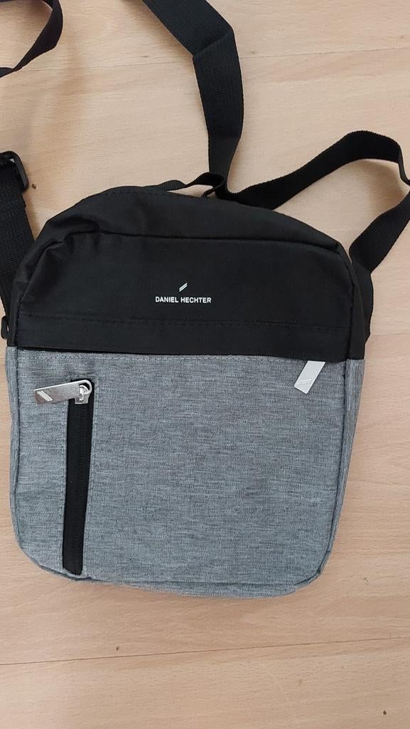 Te koop Daniel hechter tas, Ophalen of Verzenden, 30 cm of meer, Minder dan 35 cm