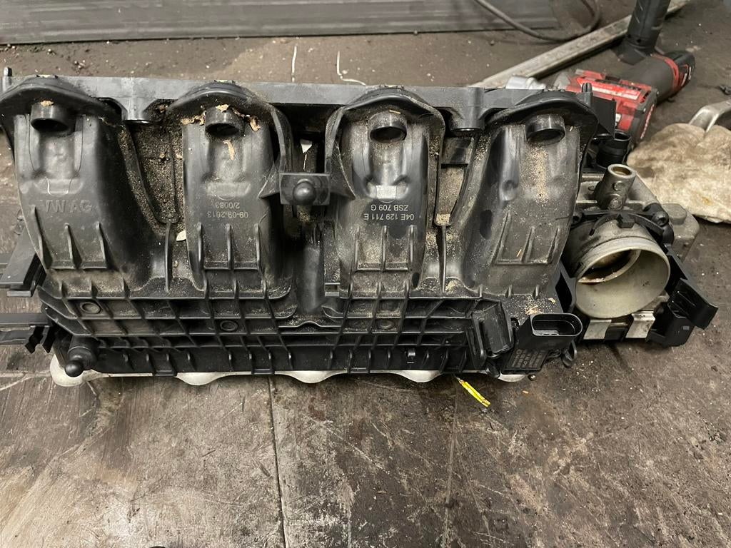 Inlaatspruitstuk met gasklephuis 04E129711E, Ophalen, Gebruikt, Seat