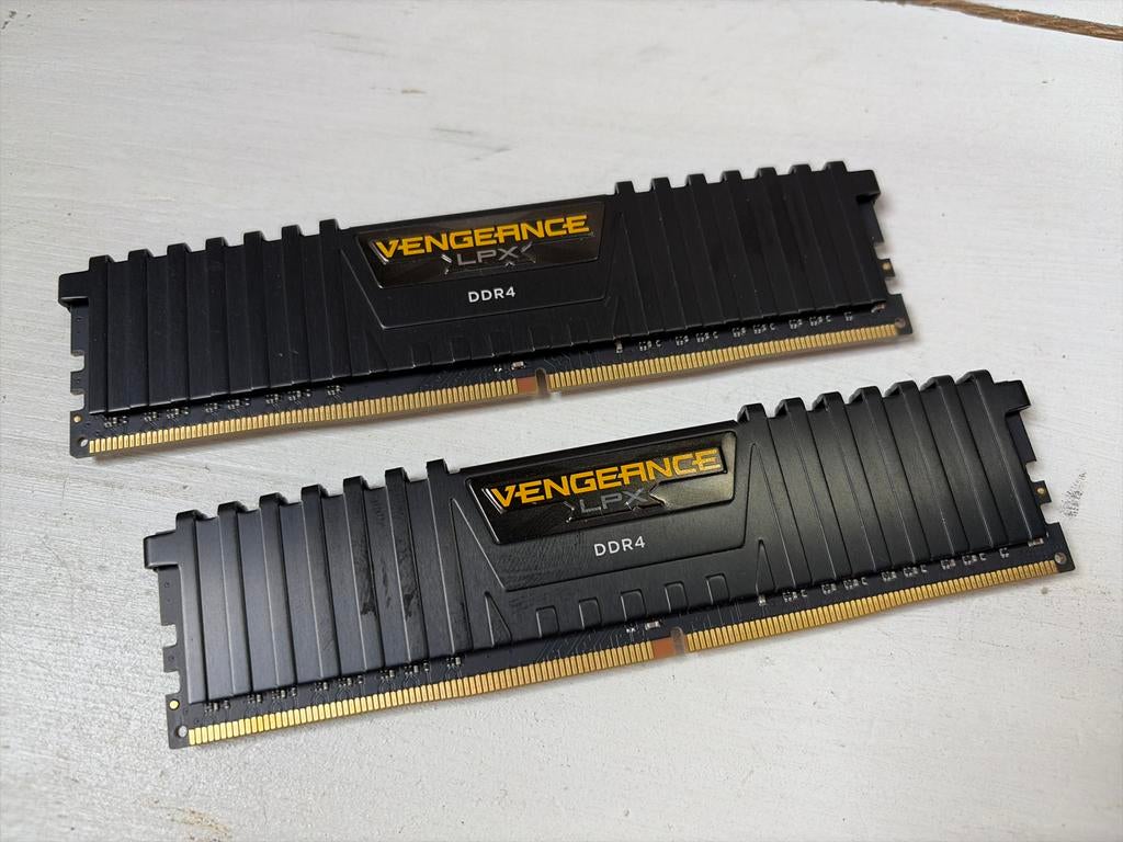 Corsair Vengeance LPX 16GB (2x8GB) DDR4 3000MHz RAM, Ophalen, DDR4, Zo goed als nieuw, Desktop
