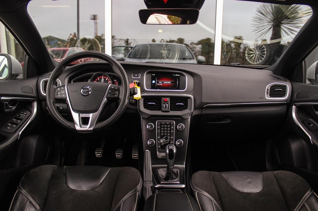 Volvo V40 2.0 T2 R-Design Facelift | 2e eigenaar | LED | Nav, Voorwielaandrijving, Gebruikt, 4 cilinders, 1969 cc