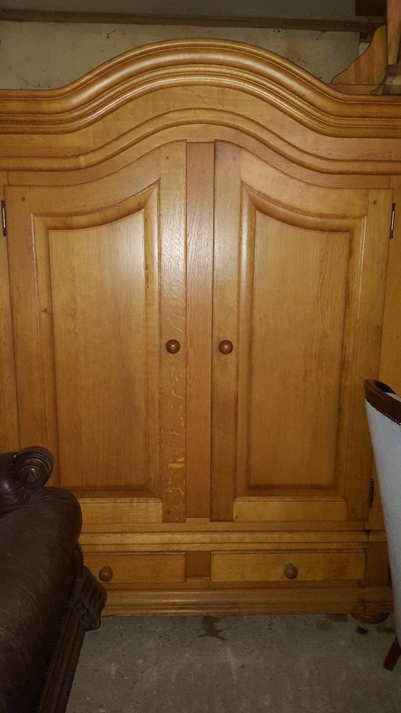 Blank eiken kast, Ophalen