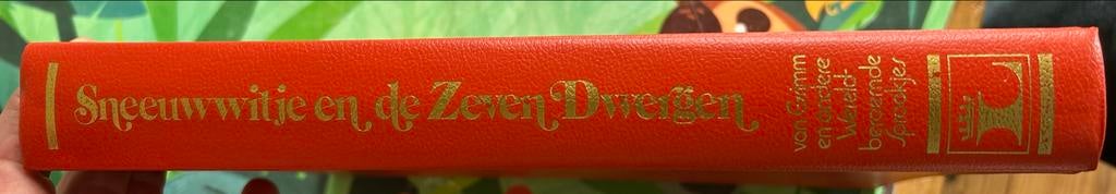 Sneeuwwitje en de Zeven Dwergen - Groot retro sprookjesboek, Boeken, Sprookjes en Fabels, Ophalen of Verzenden, Gelezen