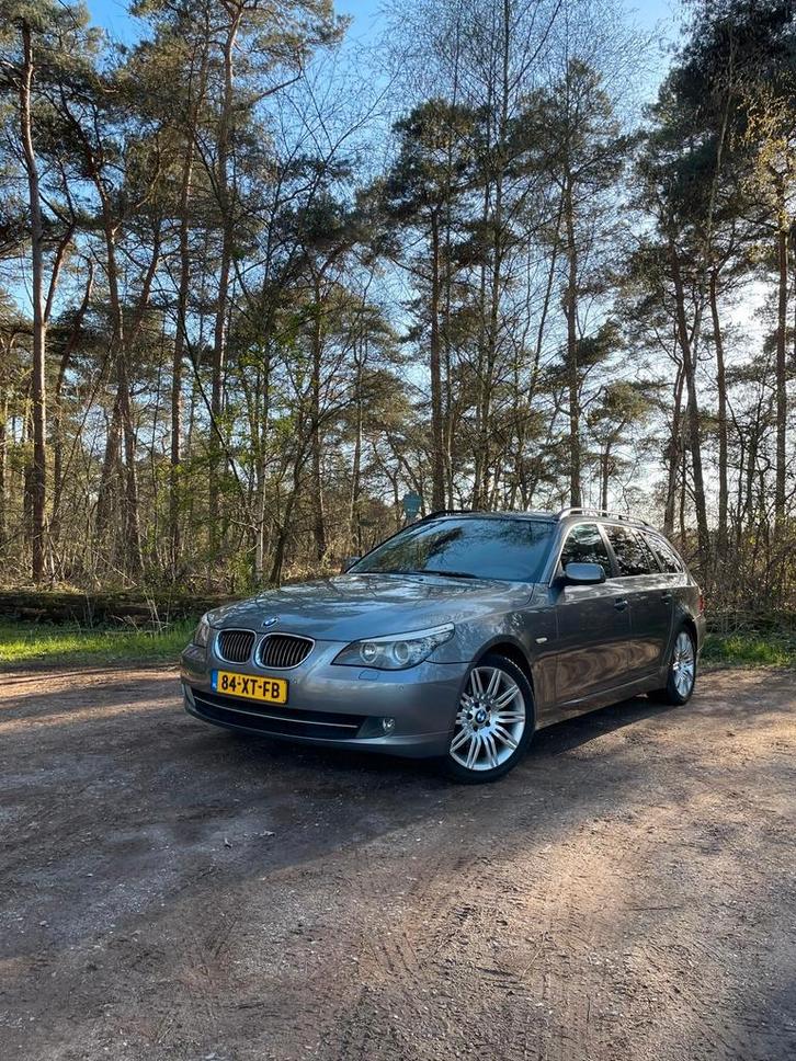 BMW 5-Serie 3.0 I 525 Touring AUT 2007 Grijs, Auto's, BMW, Particulier, 5-Serie, ABS, Airbags, Airconditioning, Alarm, Bluetooth