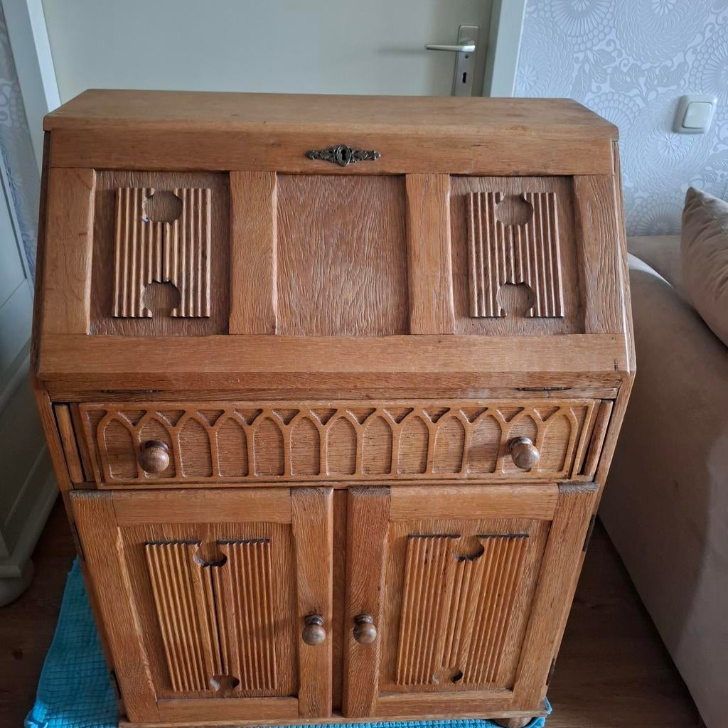 GRATIS=> Volledig eiken bureautje met snijwerk decoratie, Ophalen