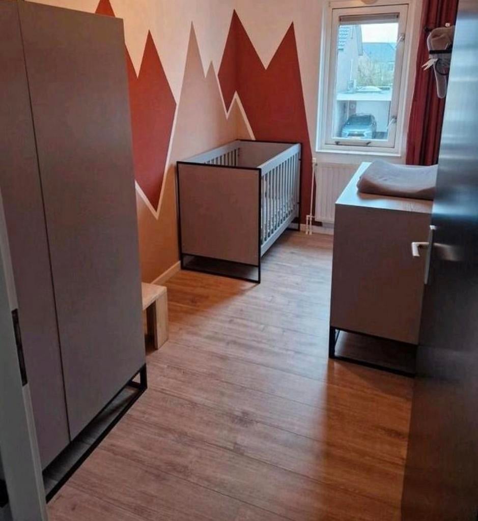 Cabino Dayley babykamer: ledikant, commode, kast en matras, Kinderen en Baby's, Kinderkamer | Complete kinderkamers, Ophalen, Zo goed als nieuw