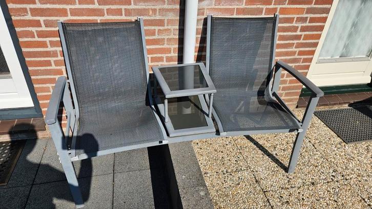 Gratis 2-zits tuinbank met tafeltje (beetje doorgezakt), Tuin en Terras, Tuinstoelen, Ophalen