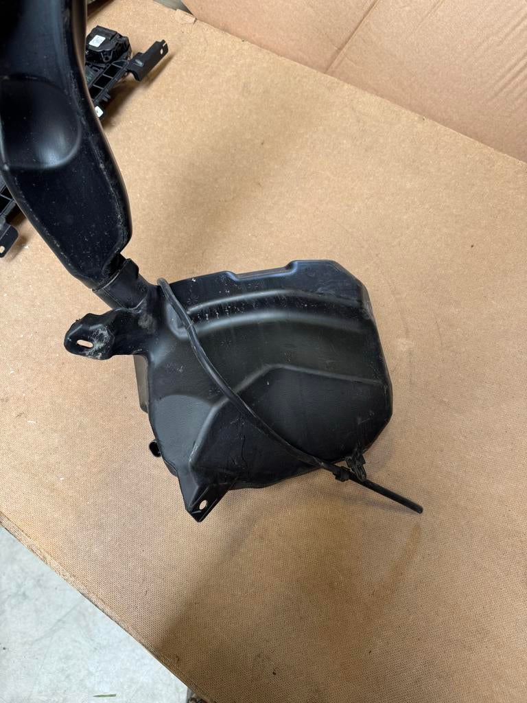 Ruitensproeier reservoir Tesla Model Y Performance 160794800, Ophalen, Gebruikt, Overige automerken