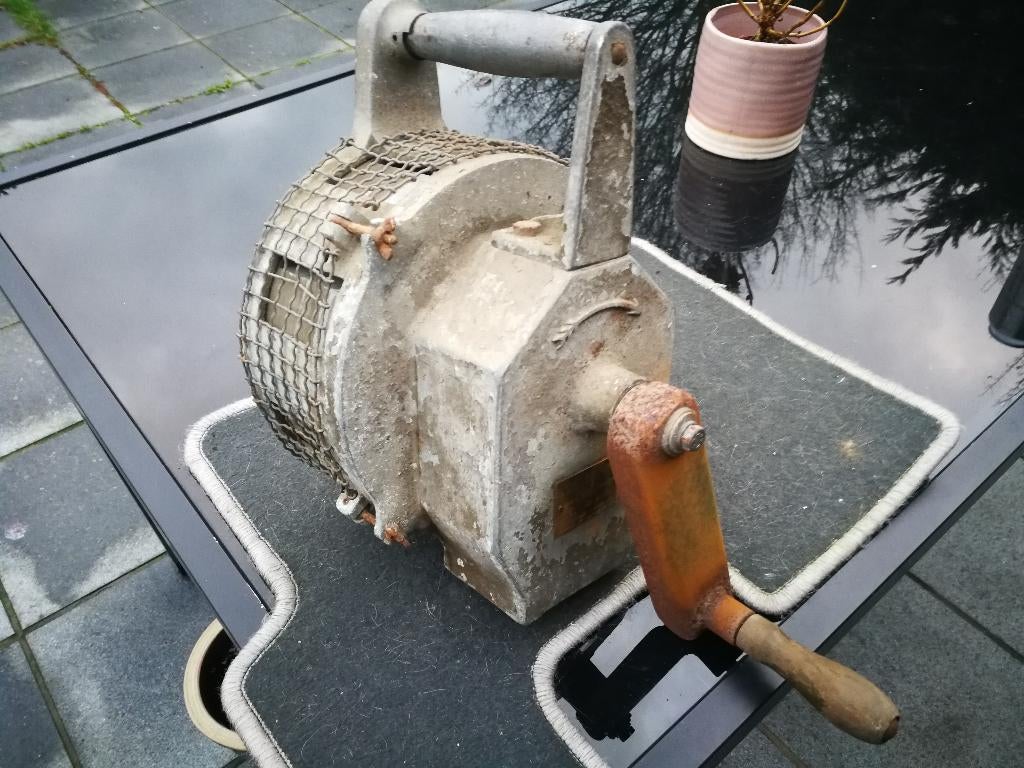 hand sirene luchtalarm uit 1940 gemaakt in Engeland, Ophalen, Luchtmacht, Engeland, Overige typen