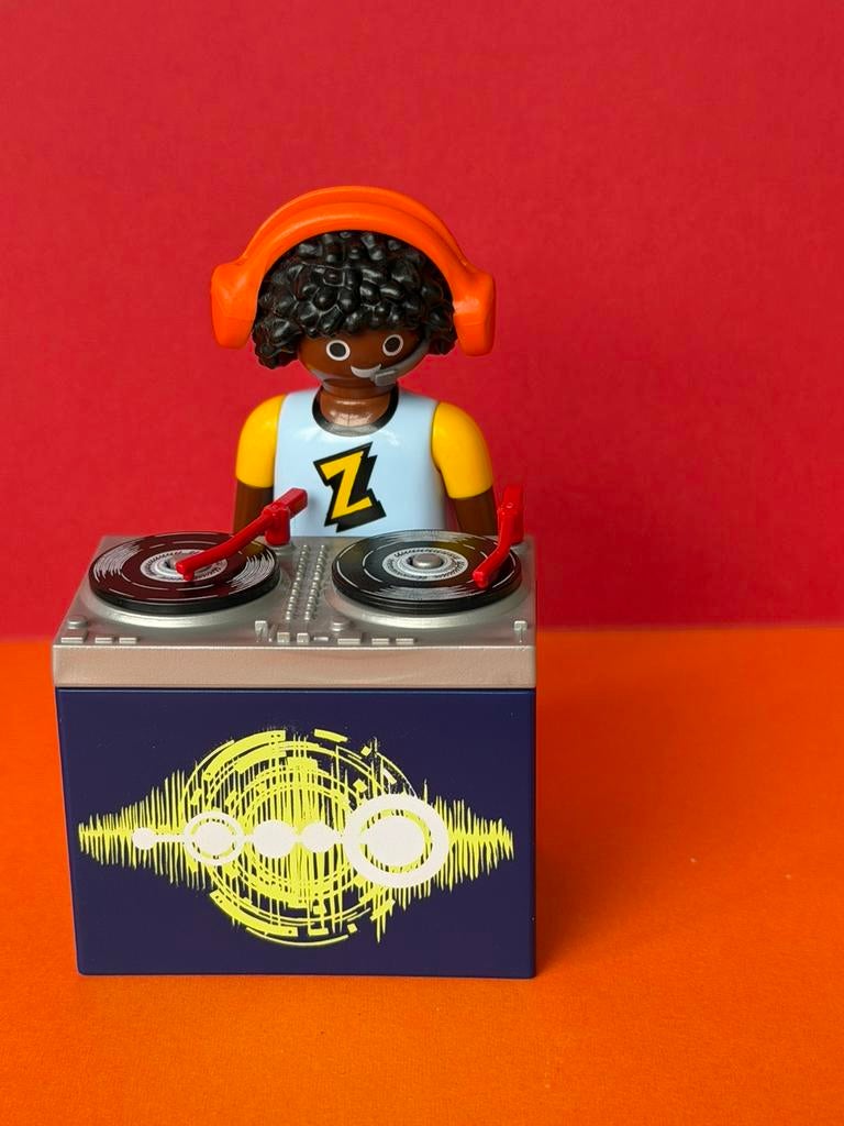 Feb 1008: playmobil: poppetjes: dj aan draaitafel, Ophalen of Verzenden, Zo goed als nieuw, Los playmobil