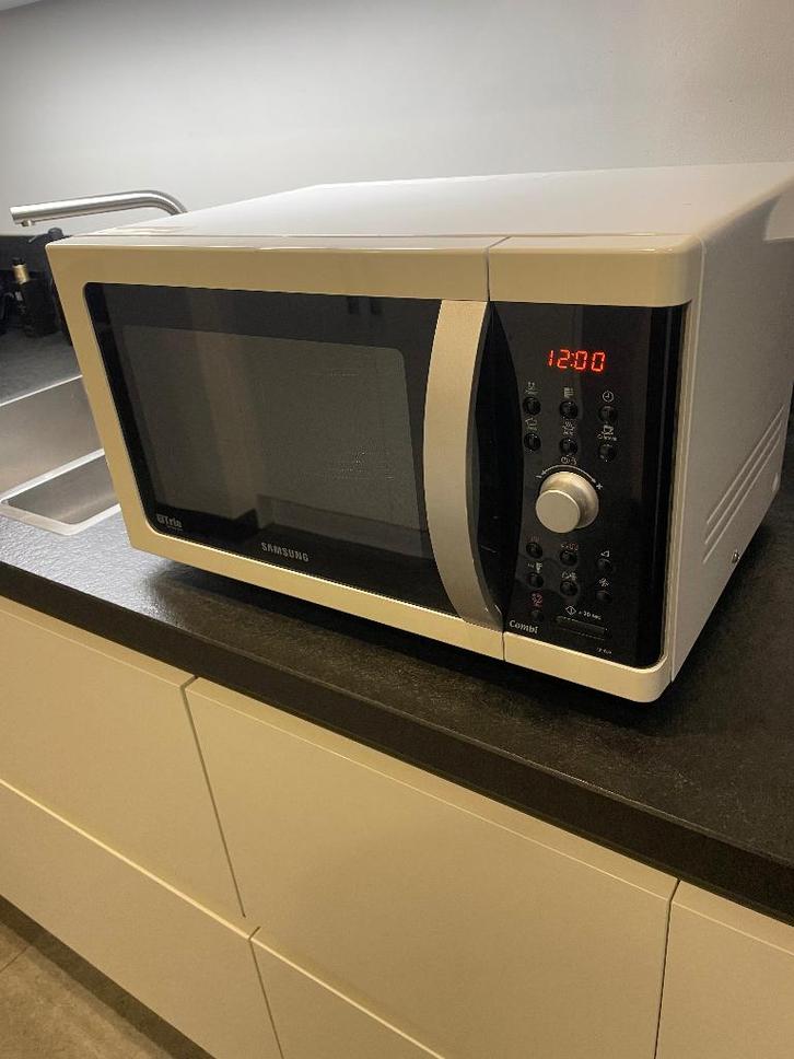 samsung combi magnatron nette en goed staat., Witgoed en Apparatuur, Magnetrons, Gebruikt, Vrijstaand, Combimagnetron, 45 tot 60 cm