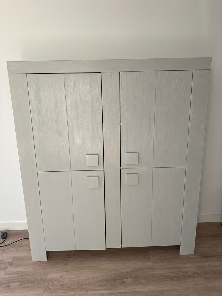 Grijze opbergkast met 4 deuren, Ophalen, Gebruikt